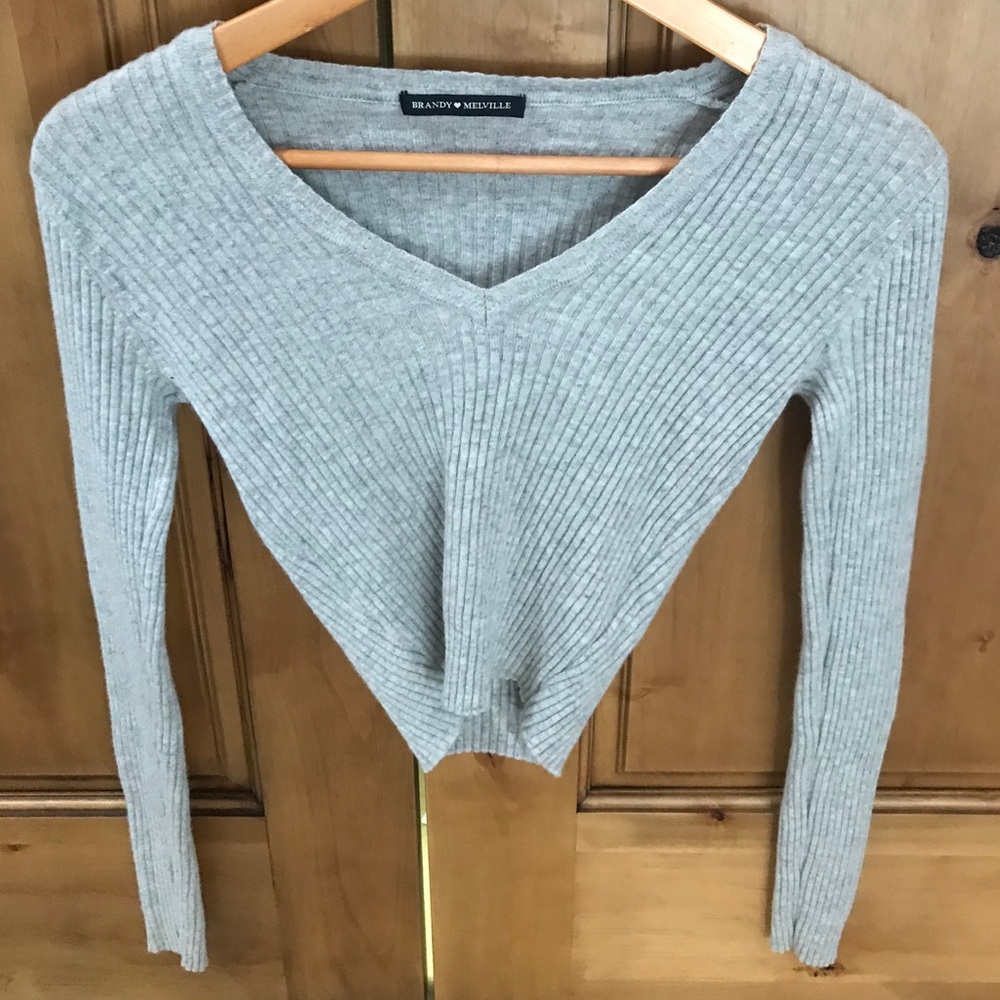 adorable grey brandy melville sweater 🤩